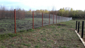 Забор из сетки рабицы в натяг с протяжкой арматуры 70 метров