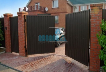 Распашные ворота из профнастила