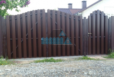 Распашные ворота из евроштакетника